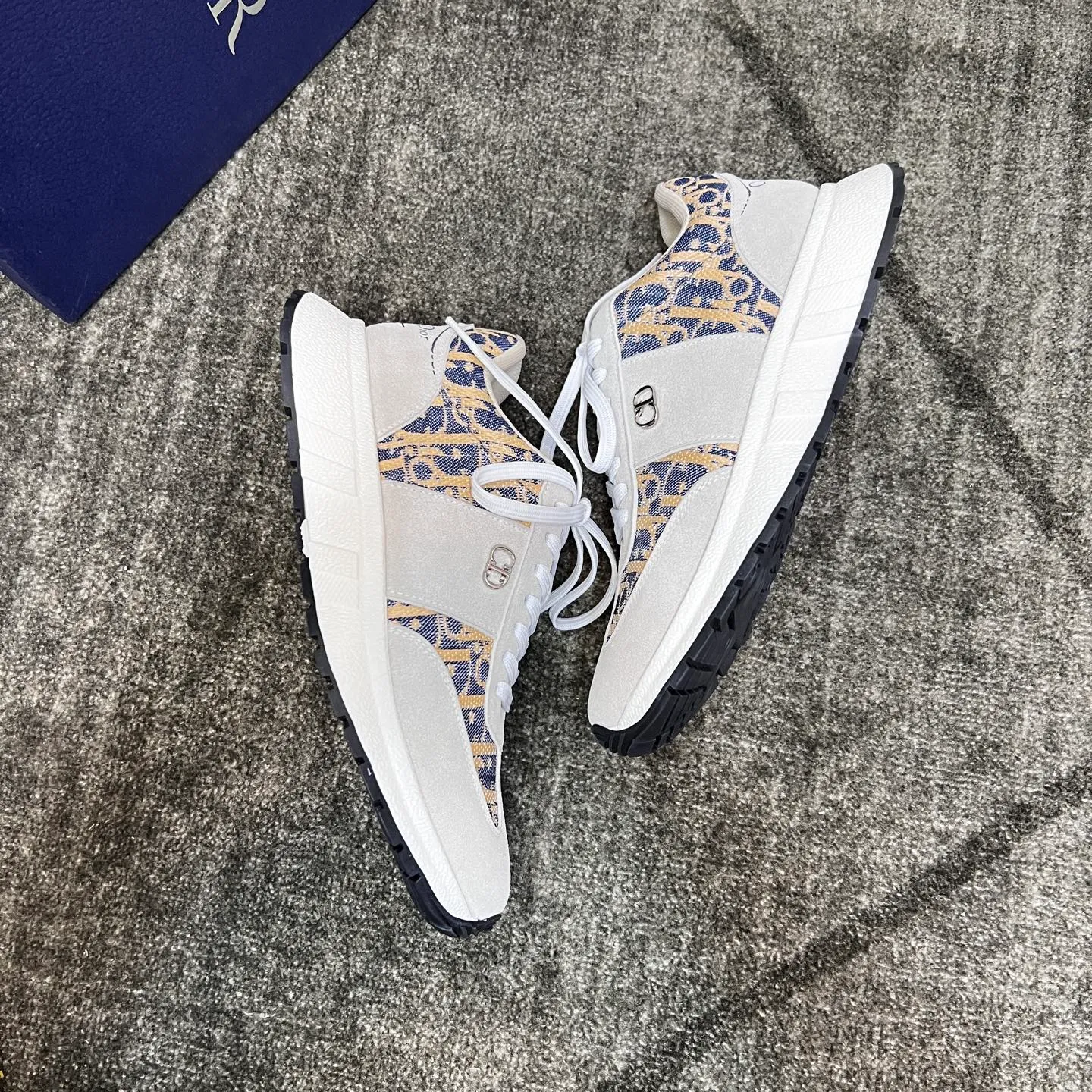 Factory price: 438💰【DIAo·Dior】Original quality.~ Unique modern style sneakers. 🏃A must-have casual shoe for trendy men😍😍 Original brand imported from Italy, imported original leather, sheep lining (refuses to discolor and grind feet) Sole: Original sole provided by the original factory, French lazy style design ⚠️Fit to the feet, original quality, super comfortable original sole. It’s like shooting the real thing 🎬The real thing is better, high-quality sneakers, size: 38-44, custom-made 45